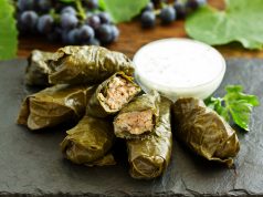 Graikiški „balandėliai“ – išmokite pasigaminti tradicinius vynuogių lapų suktinukus