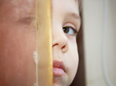 Ukmergėje vyras galimai smurtavo prieš savo nepilnametę dukrą