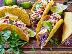 Lašišos takai su kopūstų salotomis