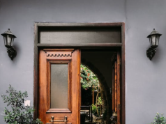 Lauko durų pirkimas internetu. Kaip nesuklysti?