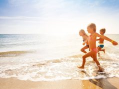 Kodėl verta vaiką leisti į stovyklą prie jūros?