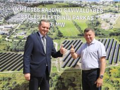 Ukmergėje atidarytas saulės elektrinių parkas, kuris teiks žaliąją energiją savivaldybės įstaigoms