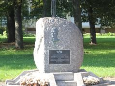 Teismas panaikino sprendimą pašalinti J. Krikštaponio paminklą Ukmergėje