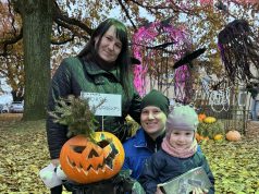 „Šviečiantys moliūgų žibintai” sujungė į kūrybos ir šviesos šventę