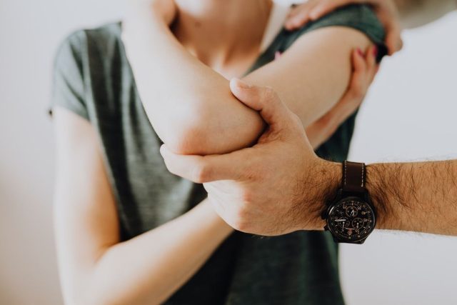 hLtXzJs47b4.jpg__2280x1520_q85_ALIAS-newshudge_crop-smart_subsampling-2_upscale