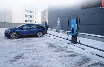 „Eldrive“ įkrovimo tinklas plečiasi – naujas įkrovimo taškas Ukmergėje!