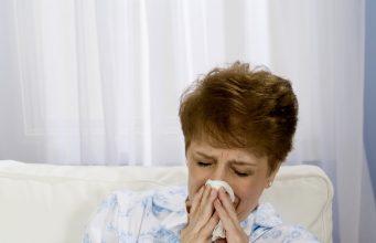 Siūloma supaprastinti pirmųjų ligos dienų pateisinimo tvarką, kad nebereikėtų kreiptis į gydytoją