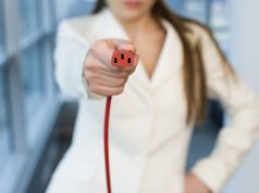 Elektros tiekėjai verslui: į ką atkreipti dėmesį prieš sudarant sutartį?