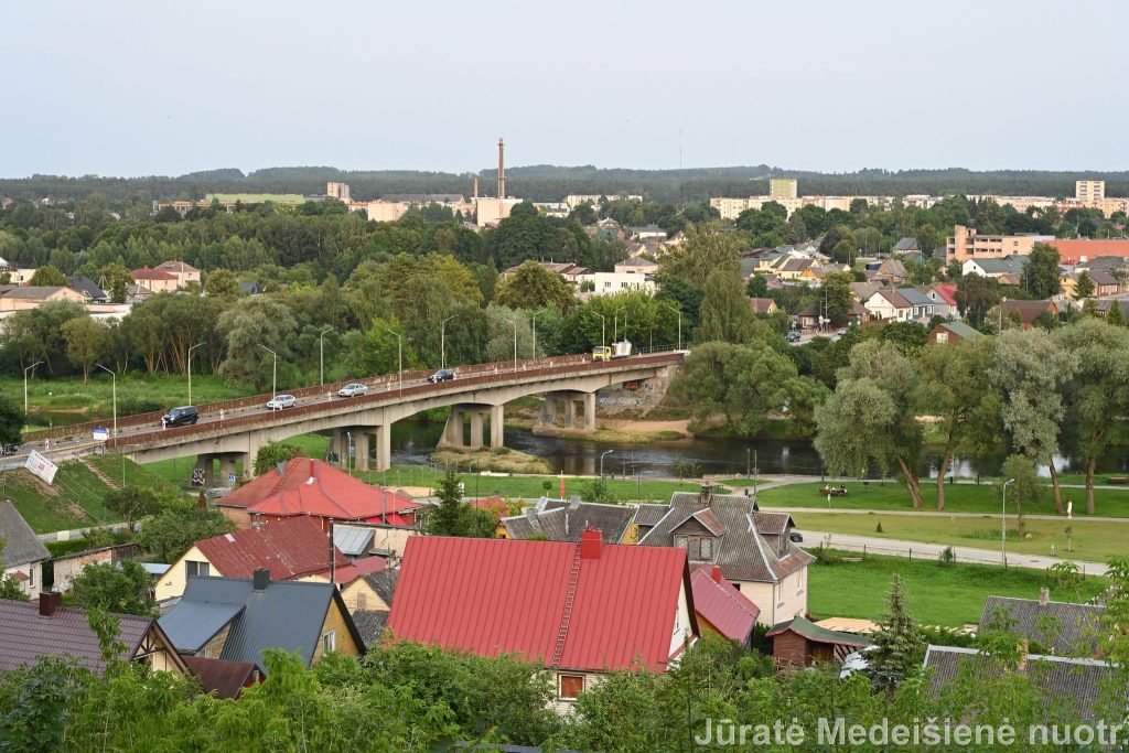 Ukmergės miesto panorama fotografuota nuo Pilies parko apžvalgos aikštelės