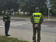 Prie pėsčiųjų perėjų Ukmergėje saugumu rūpinosi ne tik policijos pareigūnai