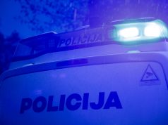 Neblaivus 73 metų vairuotojas bėgo nuo policijos, sukėlė kelias avarijas