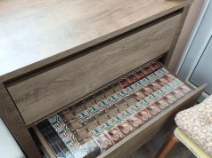 Ukmergėje kontrabandinės cigaretės slėptos net miegamajame