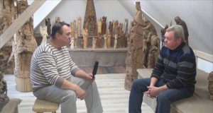 Ukmergiškis medžio drožėjas Rimantas Zinkevičius: „Nebesuskaičiuoju, kiek darbų esu sukūręs”
