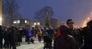 Krentant baltoms snaigėms, įžiebta Kalėdinė eglutė (foto galerija, video)