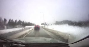 POLICIJA PERSPĖJA: Už netinkamą lenkimą – teisės vairuoti atėmimas (video)