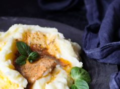 Tiks ir prie keptos vištos, ir prie aštuonkojo – trys bulvių košės receptai Velykoms