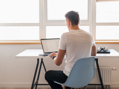 Specialistai pataria kaip: išsirinkti rašomąjį stalą namų biurui