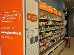 Pradėjo veikti pirmieji Lietuvoje paštomatai vaistinėse – sutrumpins klientų eiles Gintarinės vaistinės paštomatas