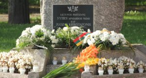 LGGRTC dėl J. Krikštaponio paminklo Ukmergės savivaldybei pateikė netikėtą sprendimą: gal tai nuims įtampą visuomenėje