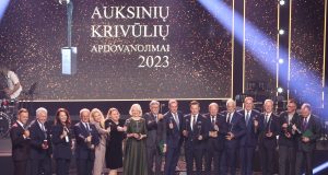Įteikti svarbiausi savivaldybių apdovanojimai – „Auksinių krivūlių“ statulėlės
