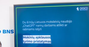 Tyrimas: du iš trijų Lietuvos mokinių naudojo „ChatGPT“ namų darbams atlikti ar rašiniams rašyti