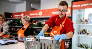 „Maisto bankas“ informuoja: nuo šiandienos didžioji dalis nepasiturinčiųjų sulauks informacinių žinučių