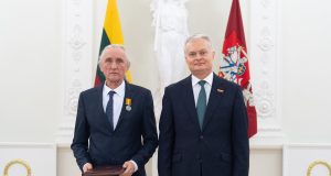 Už nuopelnus puoselėjant ekologinį ūkį įteiktas Gedimino ordino medalis