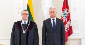 Šalies vadovas priėmė aštuonių teisėjų priesaikas