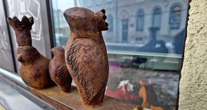 Balandžiai „Migrantai“ Balandžiai „Migrantai“ (55.249546, 24.762750) kviečia švęsti laisvę su Gyčiu Paškevičiumi ir jo daina „Mano kraštas“. Norite šeimoje pasiekti darną? Apkabinkite visą smagią balandžių šeimynėlę!