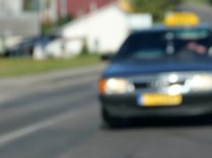 Svarbu vykdantiems keleivių vežimą už atlygį lengvaisiais automobiliais: LTSA jau priima prašymus pasikeisti veiklos  leidimus