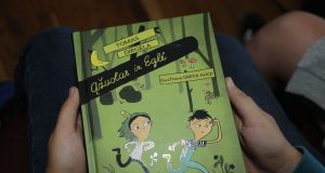 Miško detektyvas: pristatyta naujausia vaikų rašytojo T. Dirgėlos knyga „Ąžuolas ir Eglė“