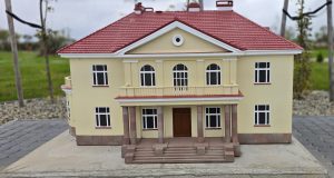 Sustabdyta akimirka: Ukmergės rajone esančio Antano Smetonos dvaro maketas