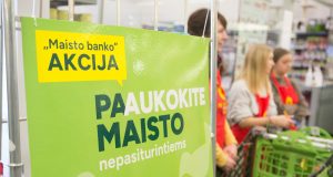 „Maisto banko“ akcija: daugėja būtiniausių produktų įsigyti negalinčių žmonių, organizacijoms pritrūksta maisto