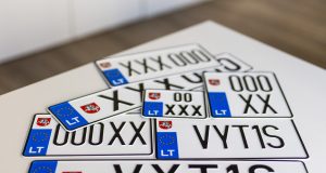 LTSA atsisako sugriežtinto sprendimo: valstybinio numerio ženklo neatitiktis reikalavimams techninės apžiūros metu ir toliau bus laikoma nedideliu trūkumu