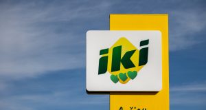 „Iki“ skelbia, kaip dirbs per žiemos šventes: bus visą parą veikiančių parduotuvių, o sausio 1-ąją – dar daugiau budinčių