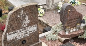 Vėlinių savaitgalį dėl mirusių artimųjų kviečia padaryti kai ką daugiau: padėkos visa giminė