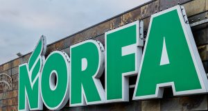 Iš Ukmergės prekybos centro „Eifelis“ dėl aitraus kvapo buvo evakuota apie 60 žmonių