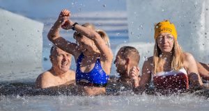 Ledinės maudynės padeda įveikti ne tik depresiją: sausio 1-ąją susitikime eketėse!