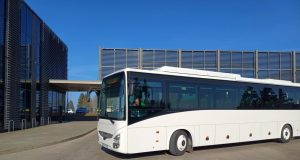 UAB „Ukmergės autobusų parkas“ įsigijo 2021 metų IVECO CROSSWAY CNG autobusą