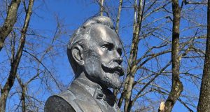 Atidengtas atkurtas biustas pirmajam šalies Prezidentui (foto, video)