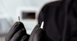 Bioimplantai dantims: kas tai ir kuo jie ypatingi?