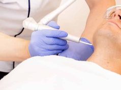 Raukšlių atsiradimo priežastys: nuo odos senėjimo iki raumenų įtampos