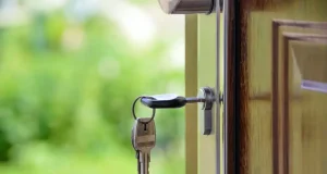 Ar išmanieji užraktai tikrai yra saugesni už mechaninius?