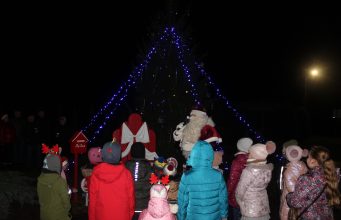 Kalėdinė eglutė sužibo Vepriuose