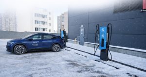 „Eldrive“ įkrovimo tinklas plečiasi – naujas įkrovimo taškas Ukmergėje!