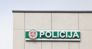 Ukmergės rajone keleivis po konflikto paliko automobilio vairuotoją kelyje