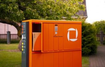 „Omniva“ pradeda naujos kartos paštomatų plėtrą mažesniuose miesteliuose