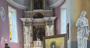 Iškilmingai atvežtas Šiluvos Dievo Motinos su Kūdikiu paveikslas
