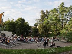 Vasarą prie Ukmergės piliakalnio išlydėjo dainomis