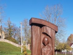 Veprių Amžių sandūros parką papuošė nauja skulptūra, skirta Petrui Vaičiūnui